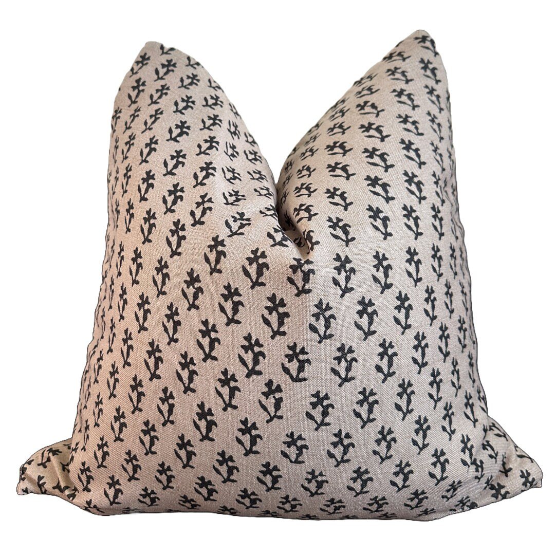 Dahlia Outdoor/Indoor Pillow Cover