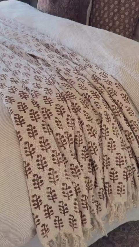 Load video: Roux Outdoor/Indoor Pillow Cover